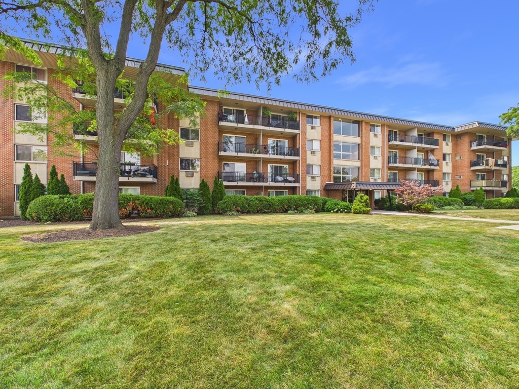 2210 S Goebbert Road - Photo 44