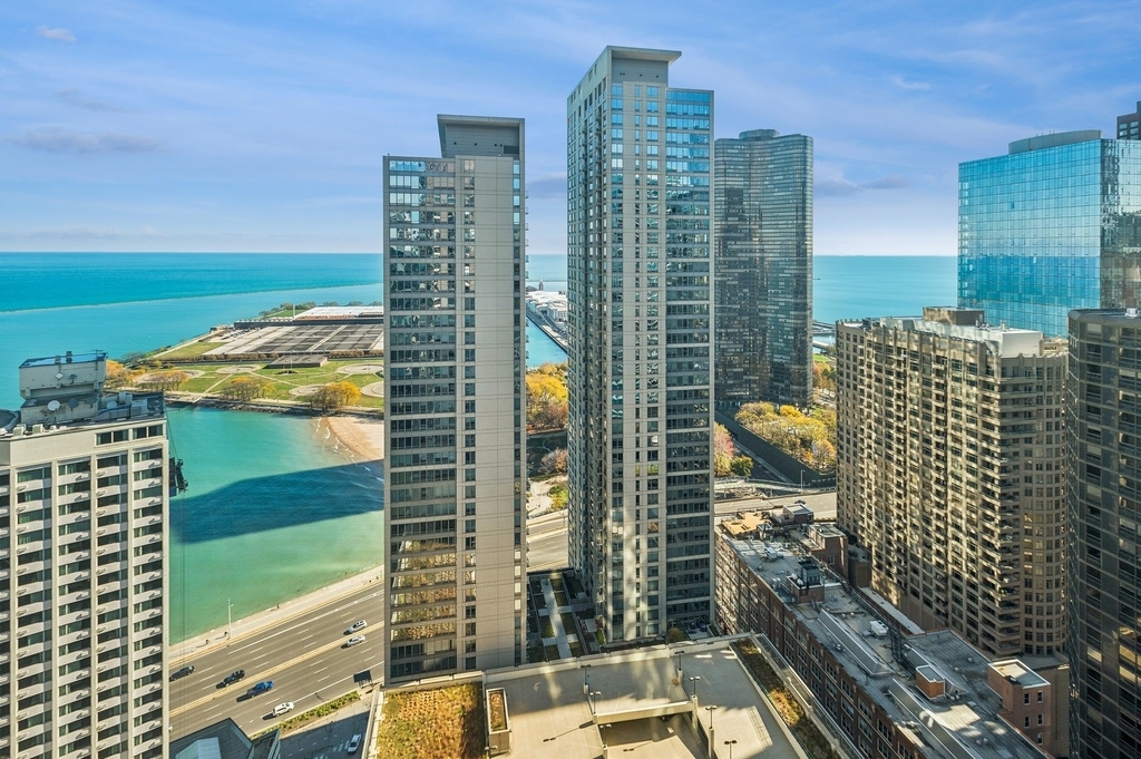 401 E Ontario Street - Photo 25