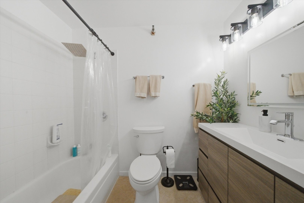 401 E Ontario Street - Photo 12
