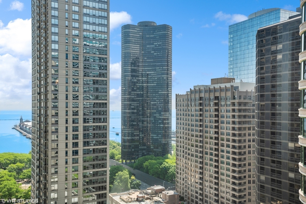 401 E Ontario Street - Photo 24