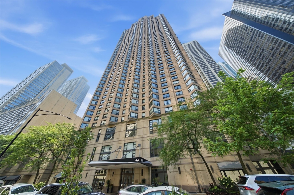 401 E Ontario Street - Photo 0
