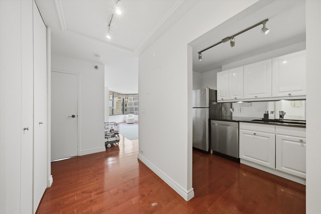 401 E Ontario Street - Photo 9