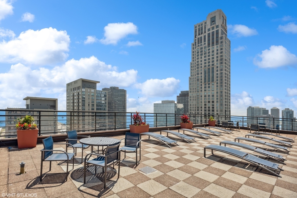 401 E Ontario Street - Photo 22