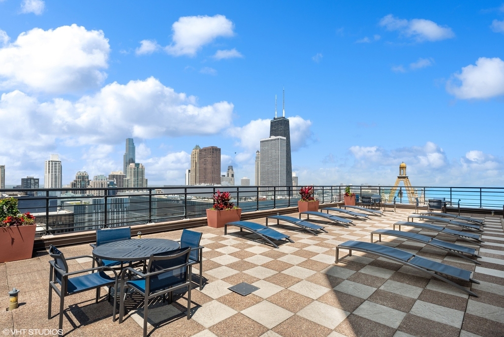 401 E Ontario Street - Photo 23
