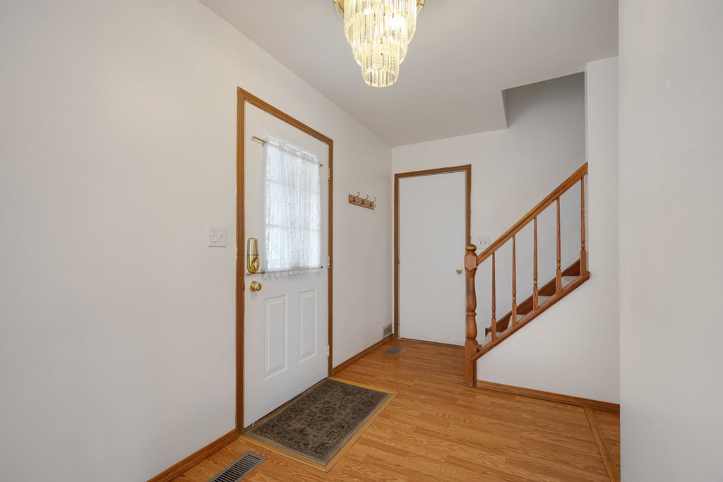 1127 Ashbrook Drive - Photo 2