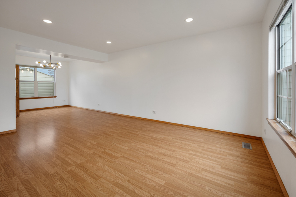 1127 Ashbrook Drive - Photo 4