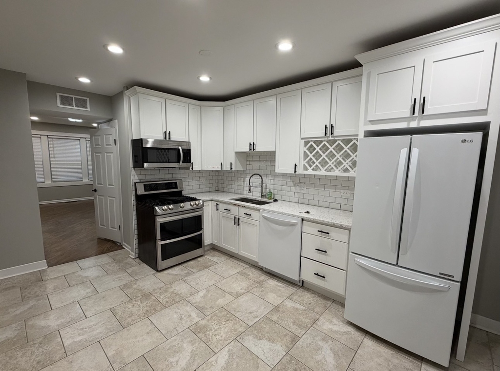 2026 N Winchester Avenue - Photo 8