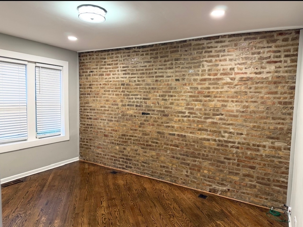 2026 N Winchester Avenue - Photo 1