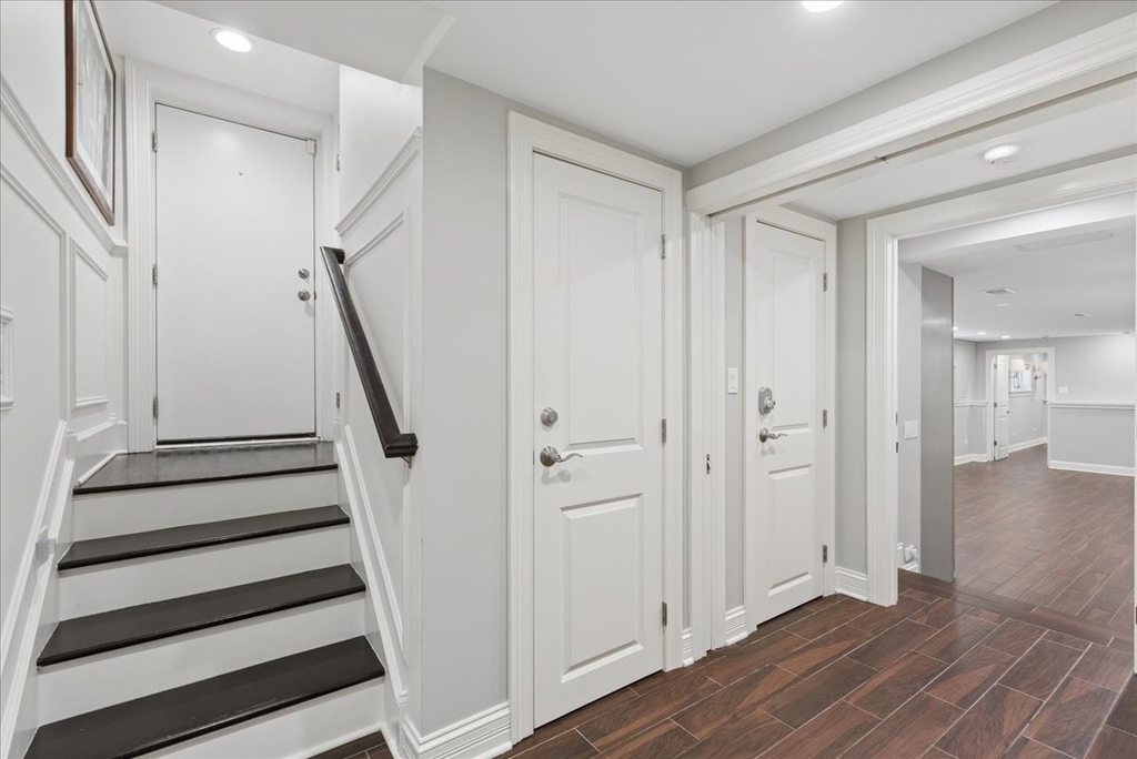 1441 W Wolfram - Photo 2