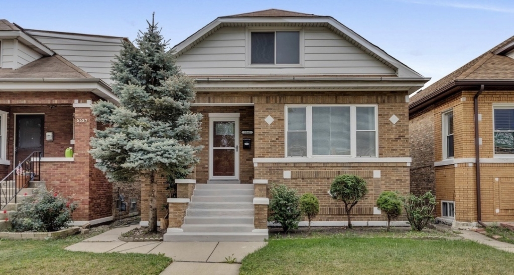 5541 W Roscoe Street - Photo 0