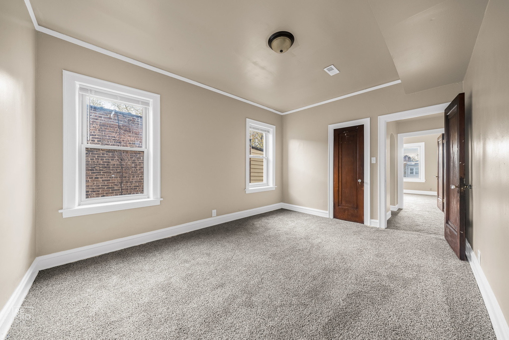 7751 S Saginaw Avenue - Photo 9