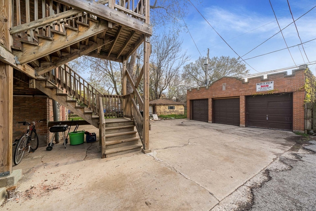 7751 S Saginaw Avenue - Photo 18