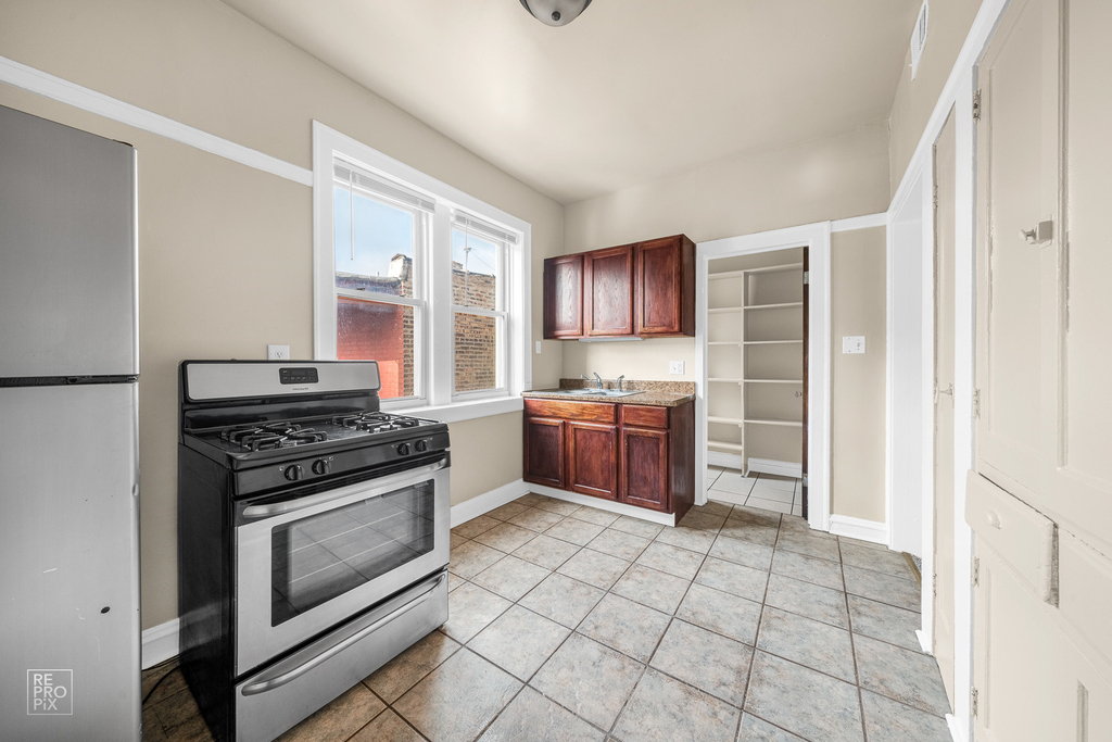 7751 S Saginaw Avenue - Photo 7
