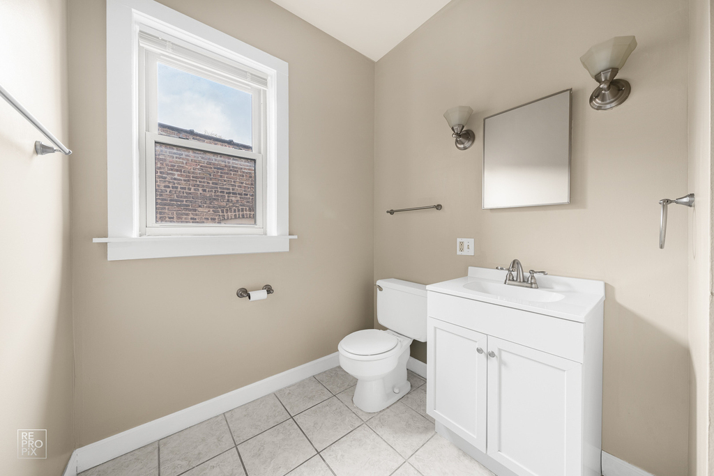 7751 S Saginaw Avenue - Photo 8