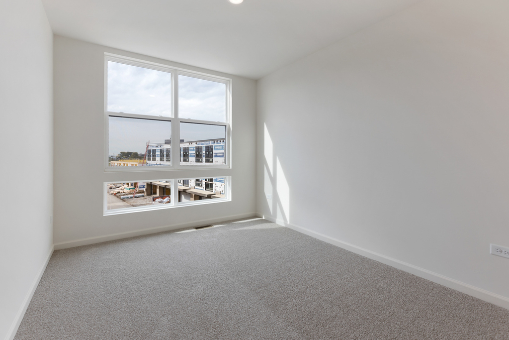 1289 Lakepointe Drive - Photo 10