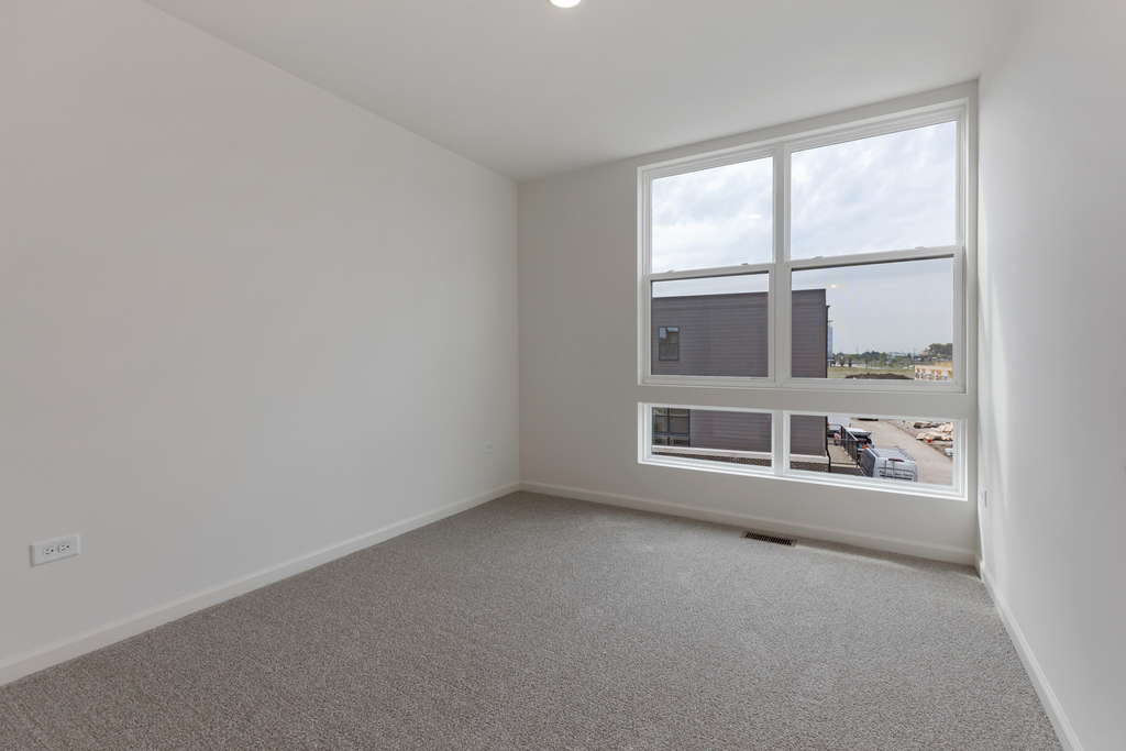 1289 Lakepointe Drive - Photo 11