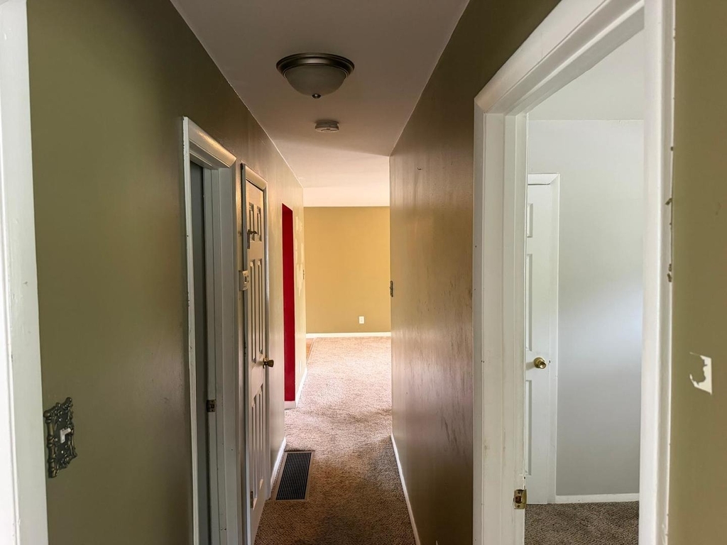 15726 Avalon Avenue - Photo 10