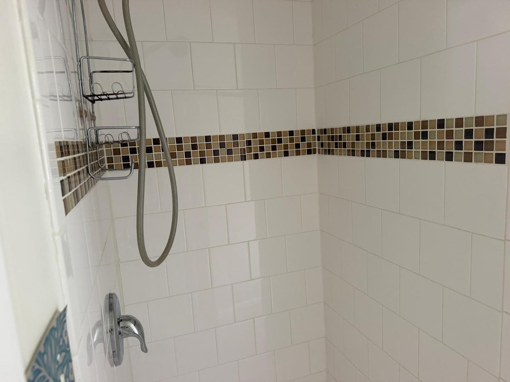 15726 Avalon Avenue - Photo 17