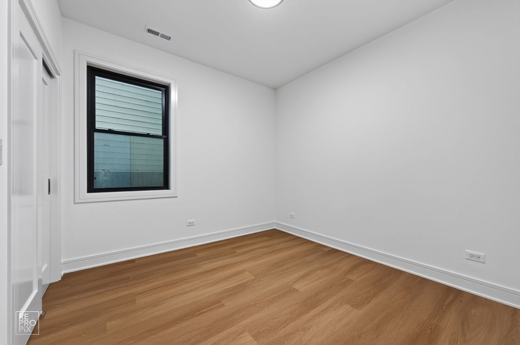 2327 S Homan Avenue - Photo 5