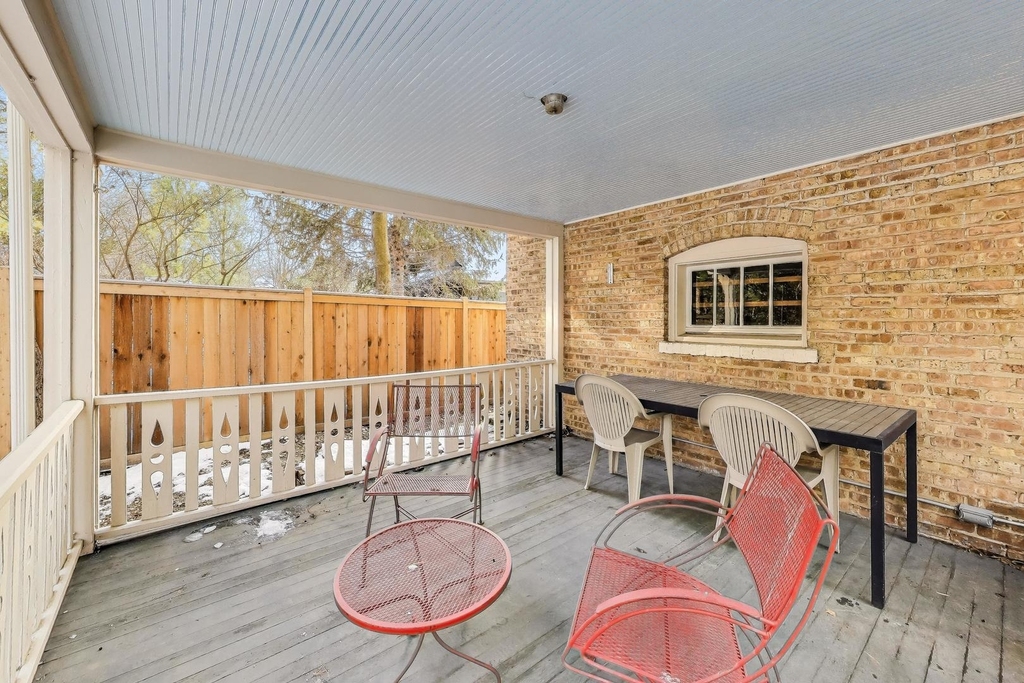 1628 Wesley Avenue - Photo 1