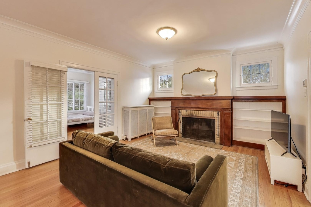 1628 Wesley Avenue - Photo 2