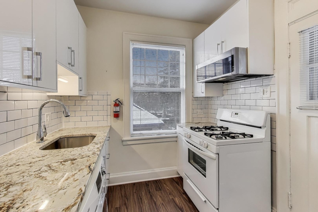 1628 Wesley Avenue - Photo 5