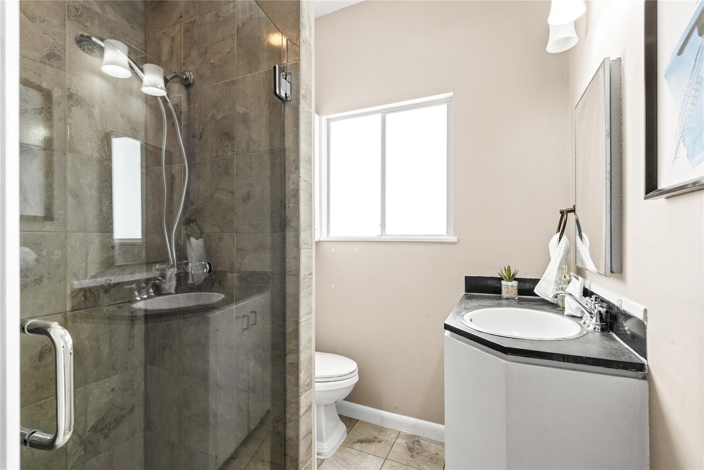 1202 Hawthorne Street - Photo 23