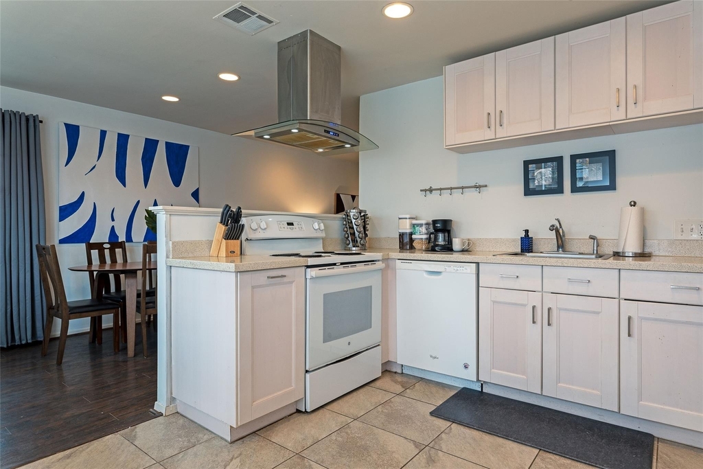 3314 Greenbriar Drive - Photo 4