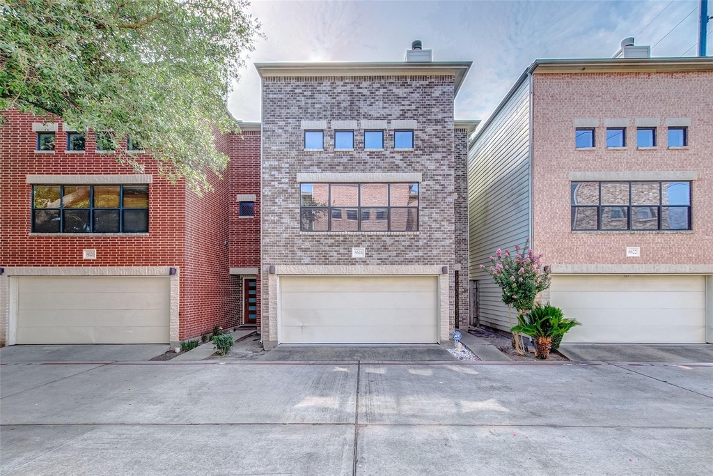 8624 Meadowcroft Drive - Photo 0