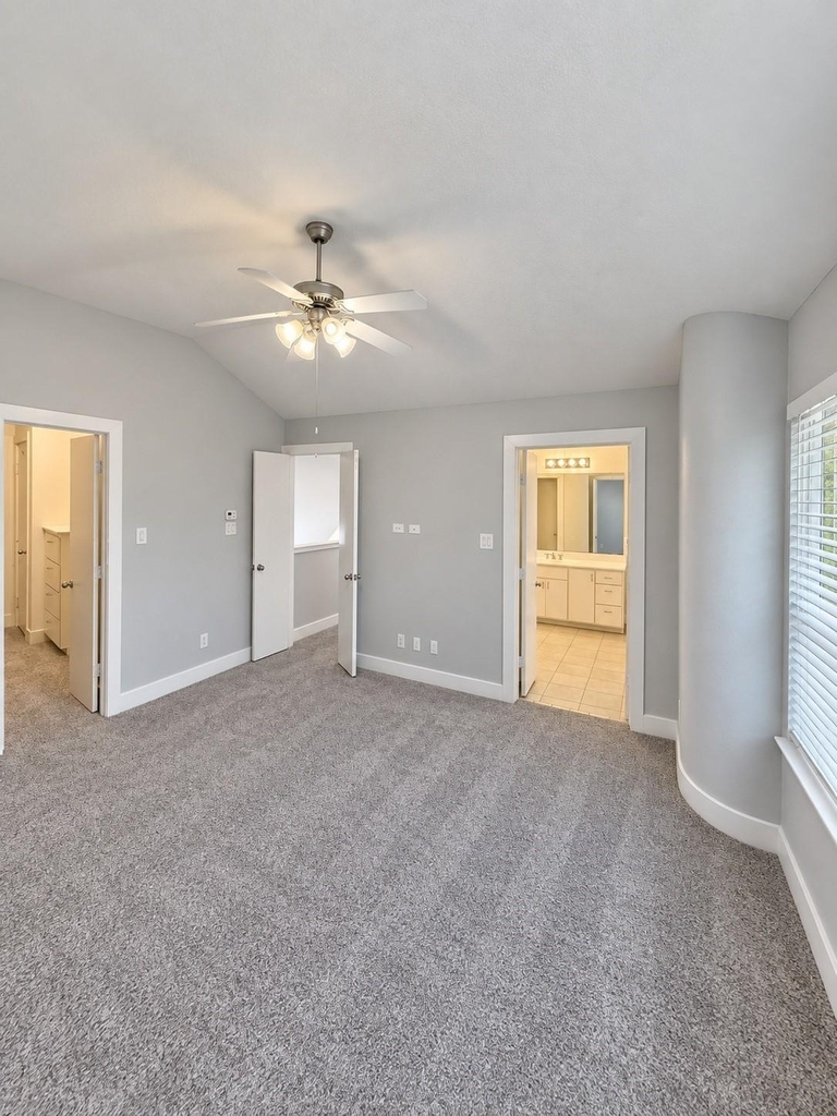 8624 Meadowcroft Drive - Photo 12
