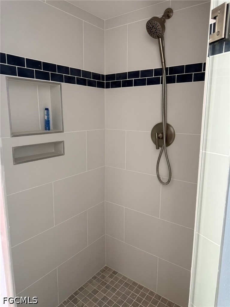 828 Victoria Drive - Photo 15