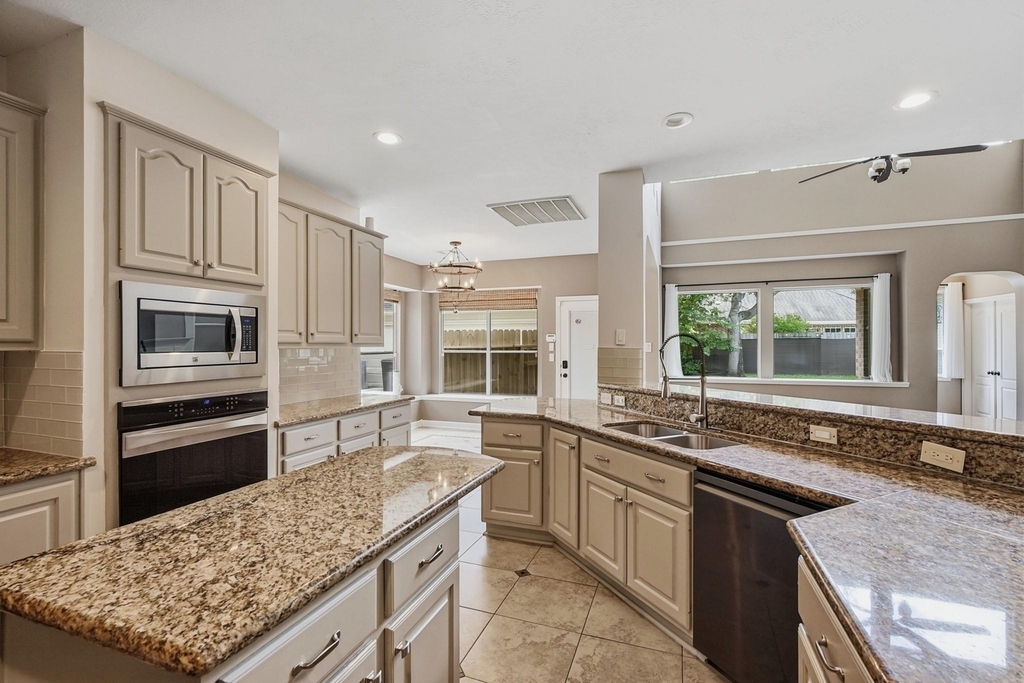 815 Chisel Point Drive - Photo 10