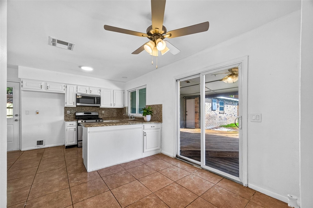 2328 Colleen Drive - Photo 9