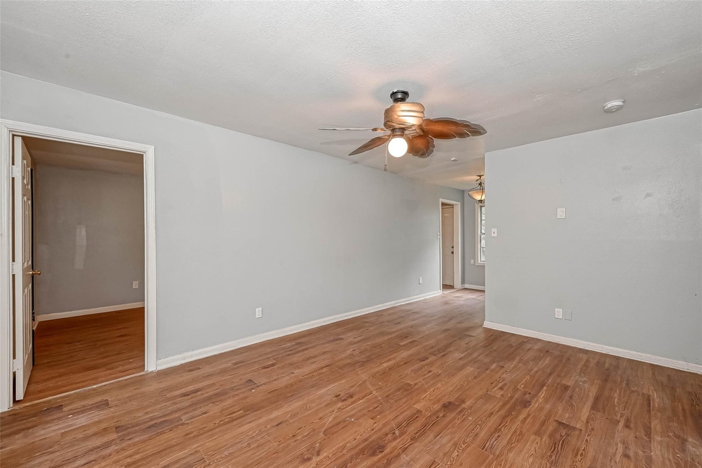 5707 Lakefield Drive - Photo 2