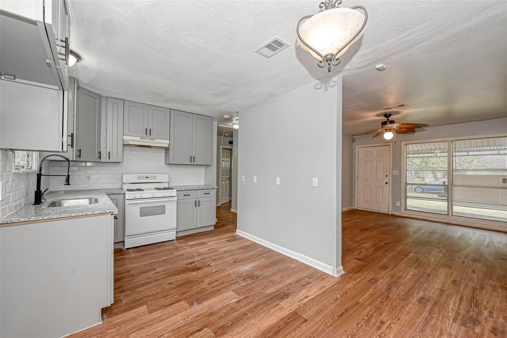 5707 Lakefield Drive - Photo 4