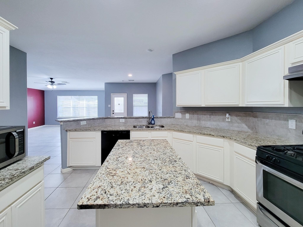 1206 Hemple Drive - Photo 6