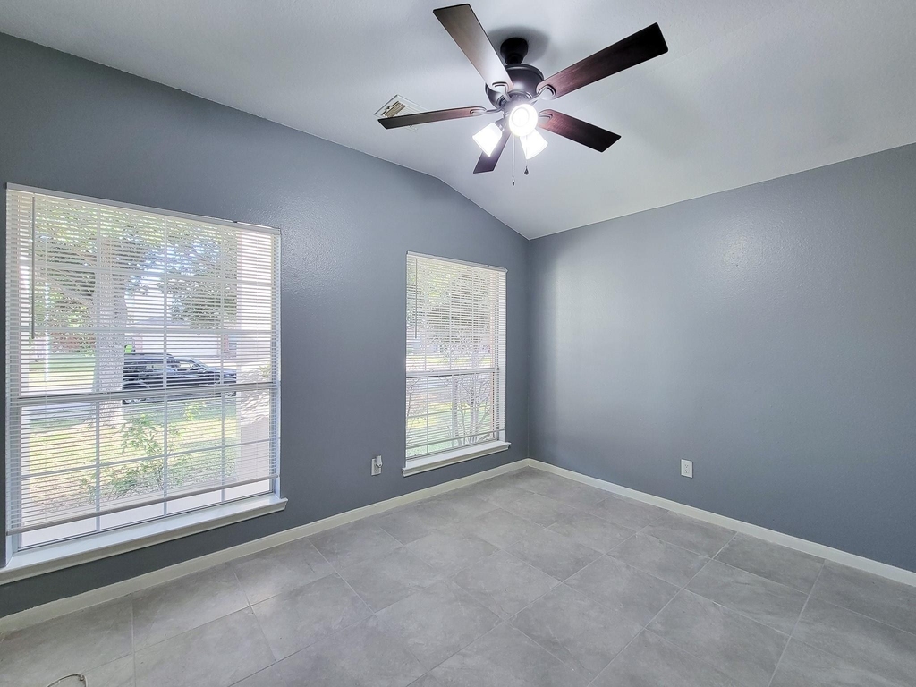 1206 Hemple Drive - Photo 4