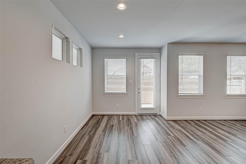 9905 Brickhouse Drive - Photo 10