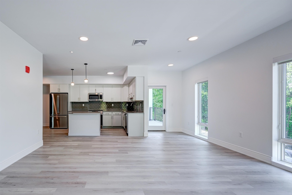2059 Lafayette - Photo 6