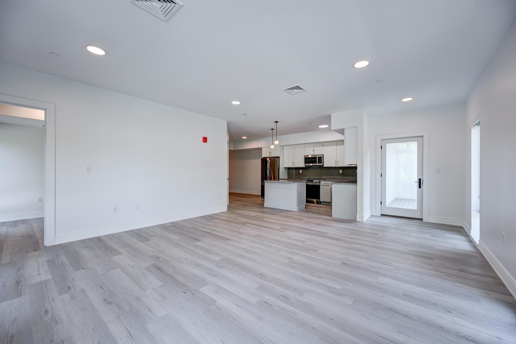 2059 Lafayette - Photo 4