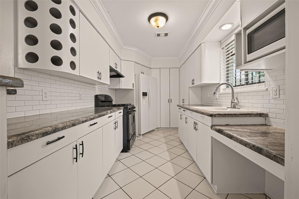 1215 Mosher Lane - Photo 8