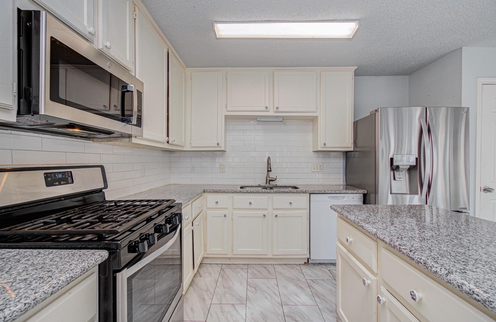 6823 Puerta Vista Lane - Photo 23
