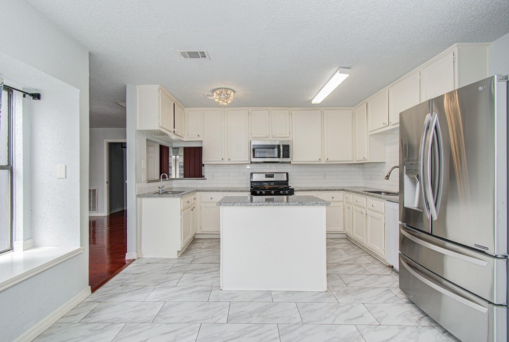 6823 Puerta Vista Lane - Photo 18