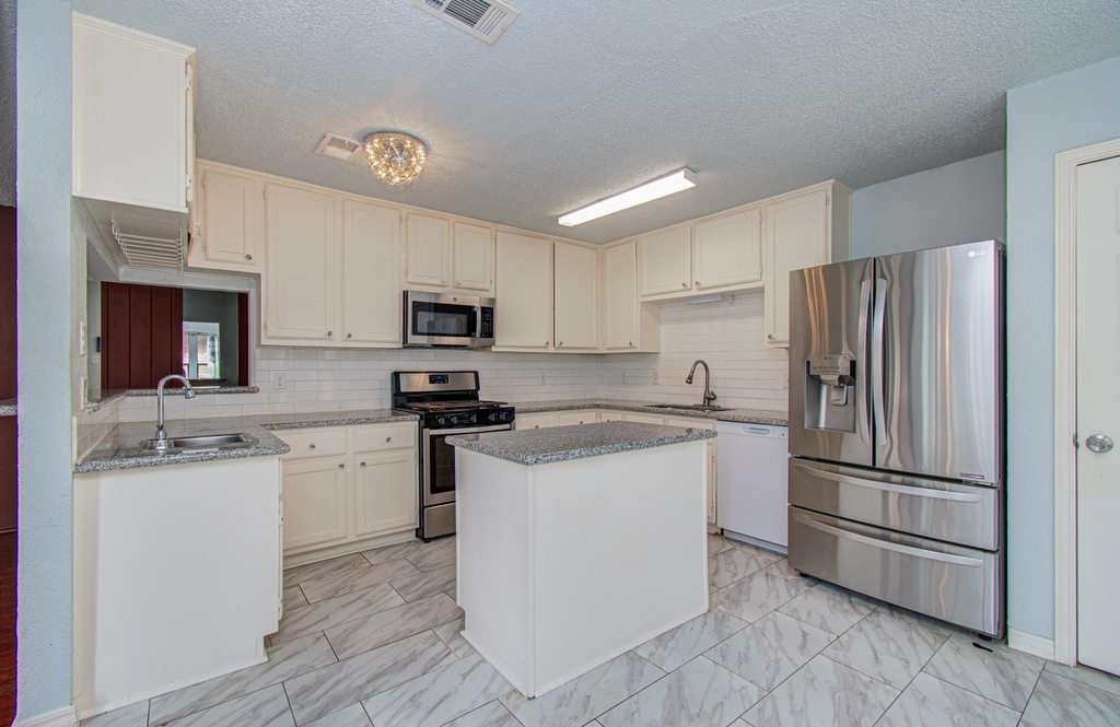 6823 Puerta Vista Lane - Photo 19
