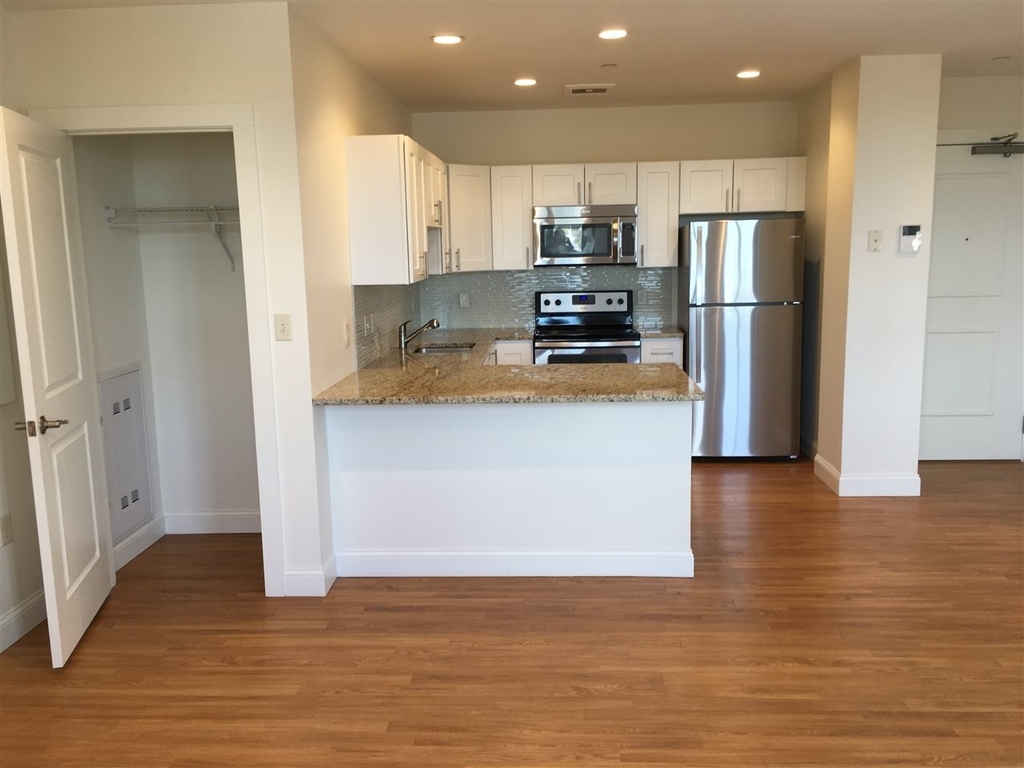 875 Elm - Photo 8