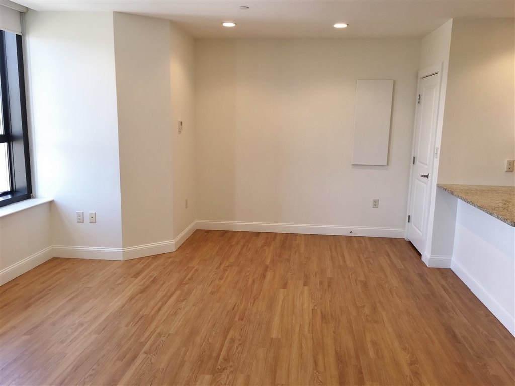 875 Elm - Photo 24