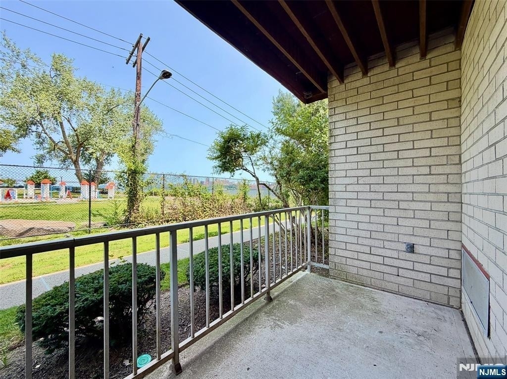 1111 River - Photo 22