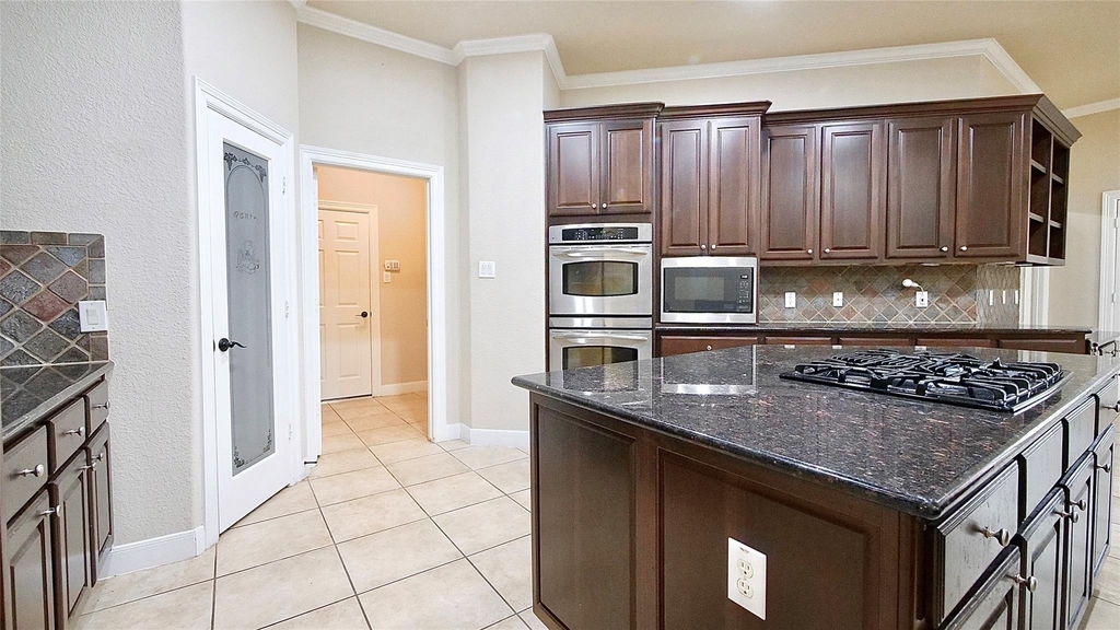 8303 Crescent Knolls Dr Drive - Photo 17