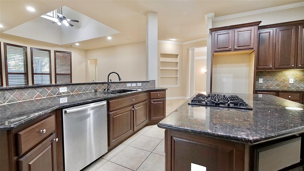 8303 Crescent Knolls Dr Drive - Photo 20