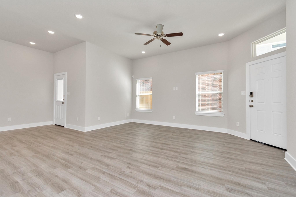 7310 Coconut Bay Drive - Photo 4